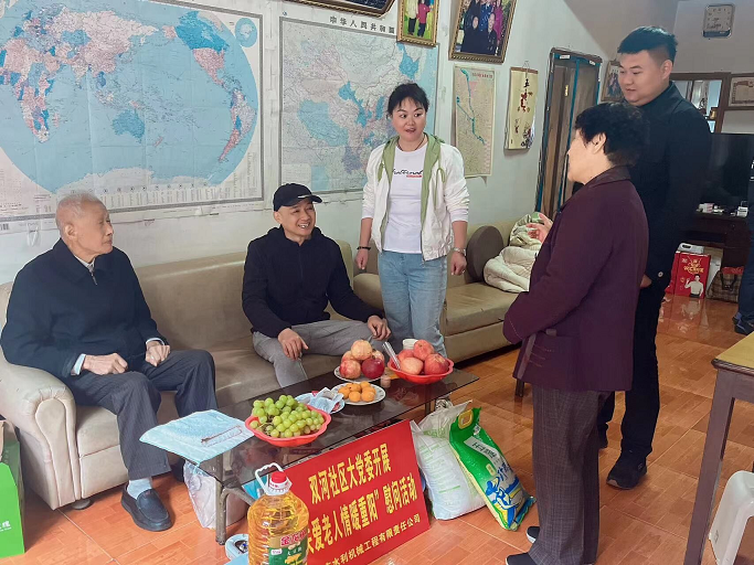 開展“關(guān)愛老人·情暖重陽”主題慰問活動